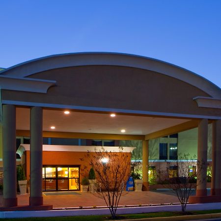Holiday Inn Express Fairfax-Arlington Boulevard By Ihg Экстерьер фото